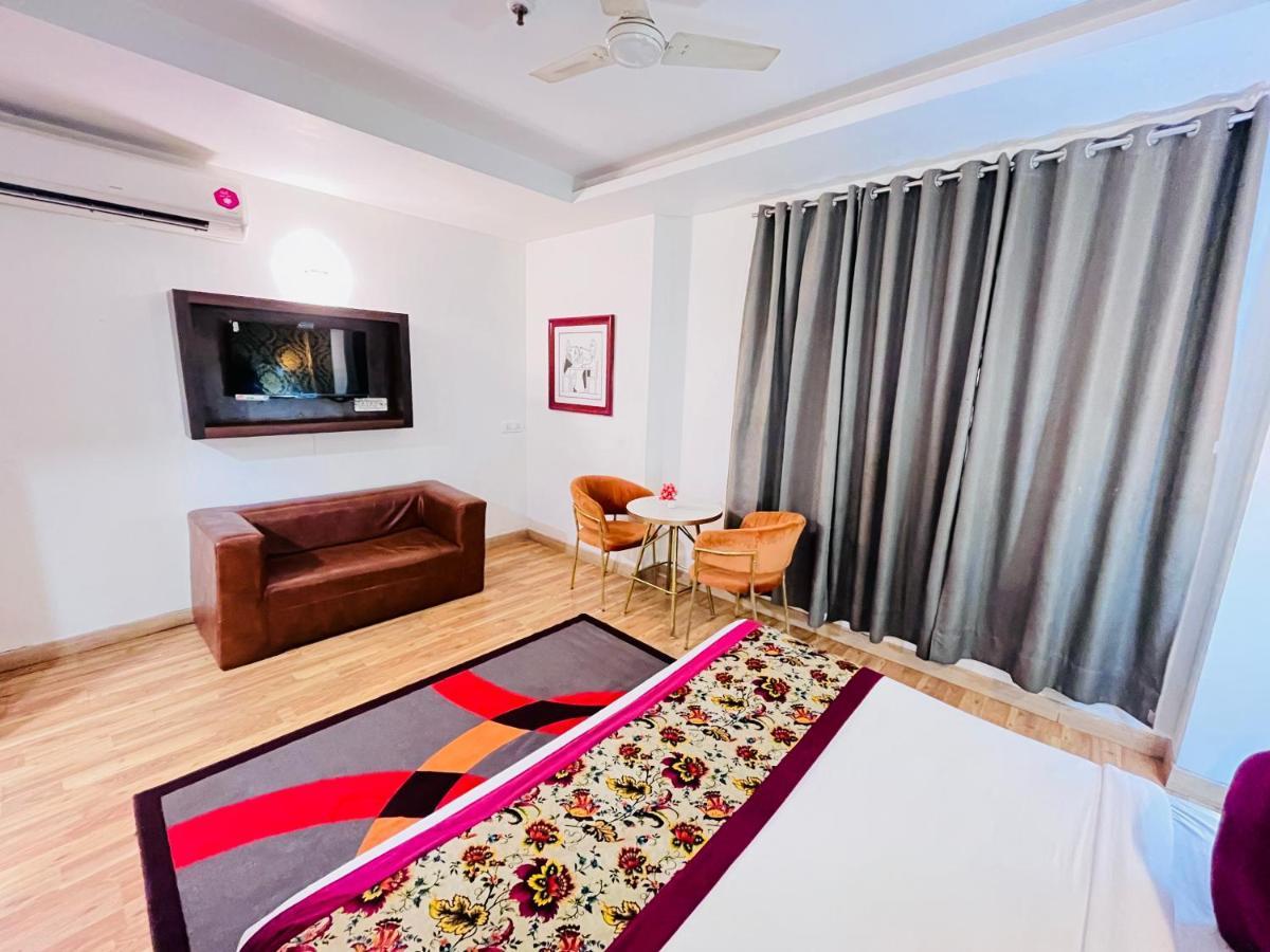 Hotel At Residency Kaushambi Couple Friendly Ghaziabad Εξωτερικό φωτογραφία