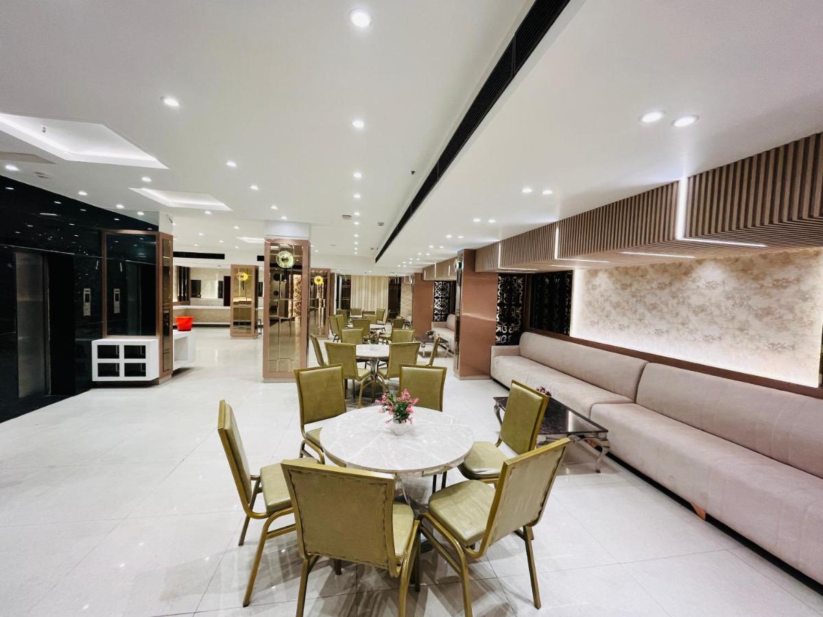Hotel At Residency Kaushambi Couple Friendly Ghaziabad Εξωτερικό φωτογραφία