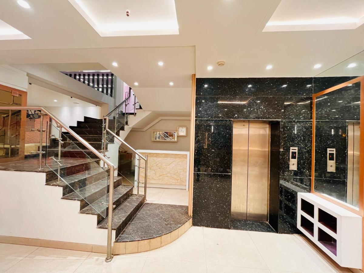 Hotel At Residency Kaushambi Couple Friendly Ghaziabad Εξωτερικό φωτογραφία
