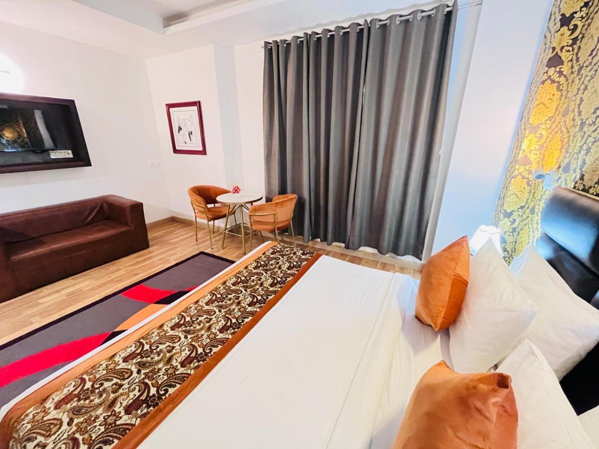 Hotel At Residency Kaushambi Couple Friendly Ghaziabad Εξωτερικό φωτογραφία