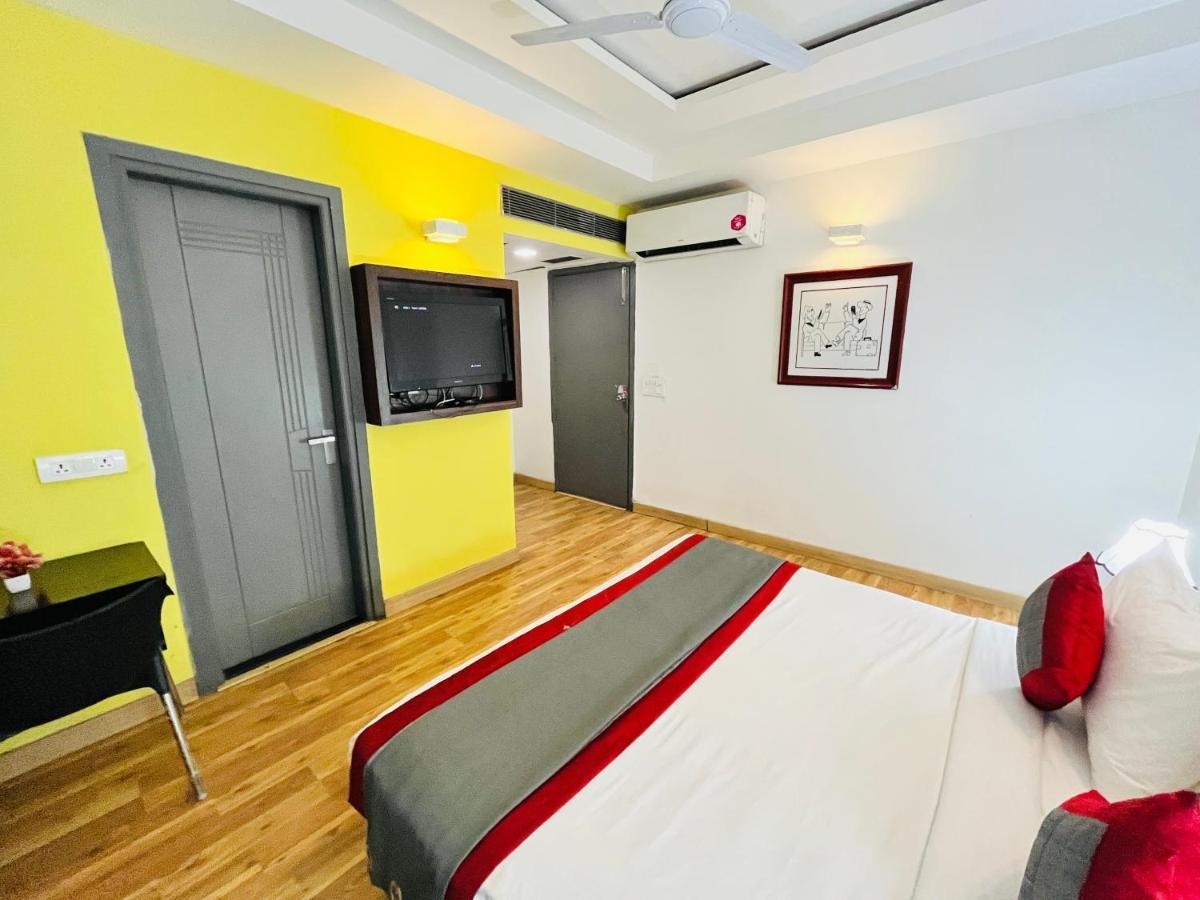Hotel At Residency Kaushambi Couple Friendly Ghaziabad Εξωτερικό φωτογραφία