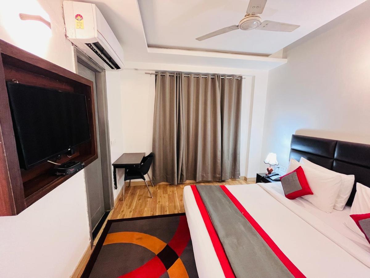 Hotel At Residency Kaushambi Couple Friendly Ghaziabad Εξωτερικό φωτογραφία
