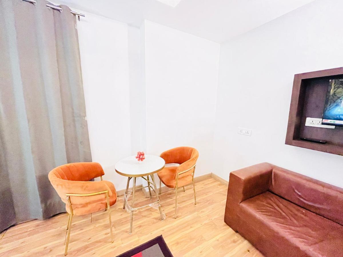 Hotel At Residency Kaushambi Couple Friendly Ghaziabad Εξωτερικό φωτογραφία