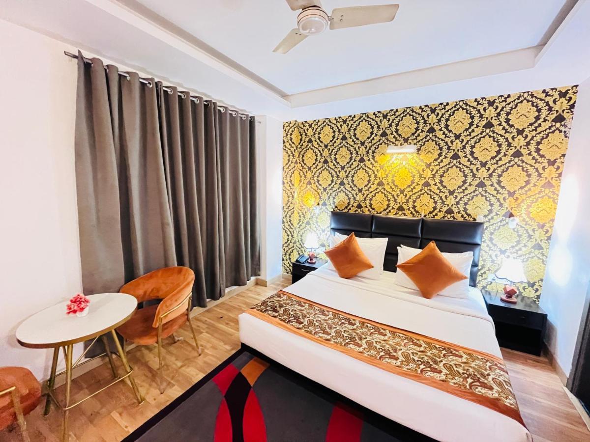 Hotel At Residency Kaushambi Couple Friendly Ghaziabad Εξωτερικό φωτογραφία