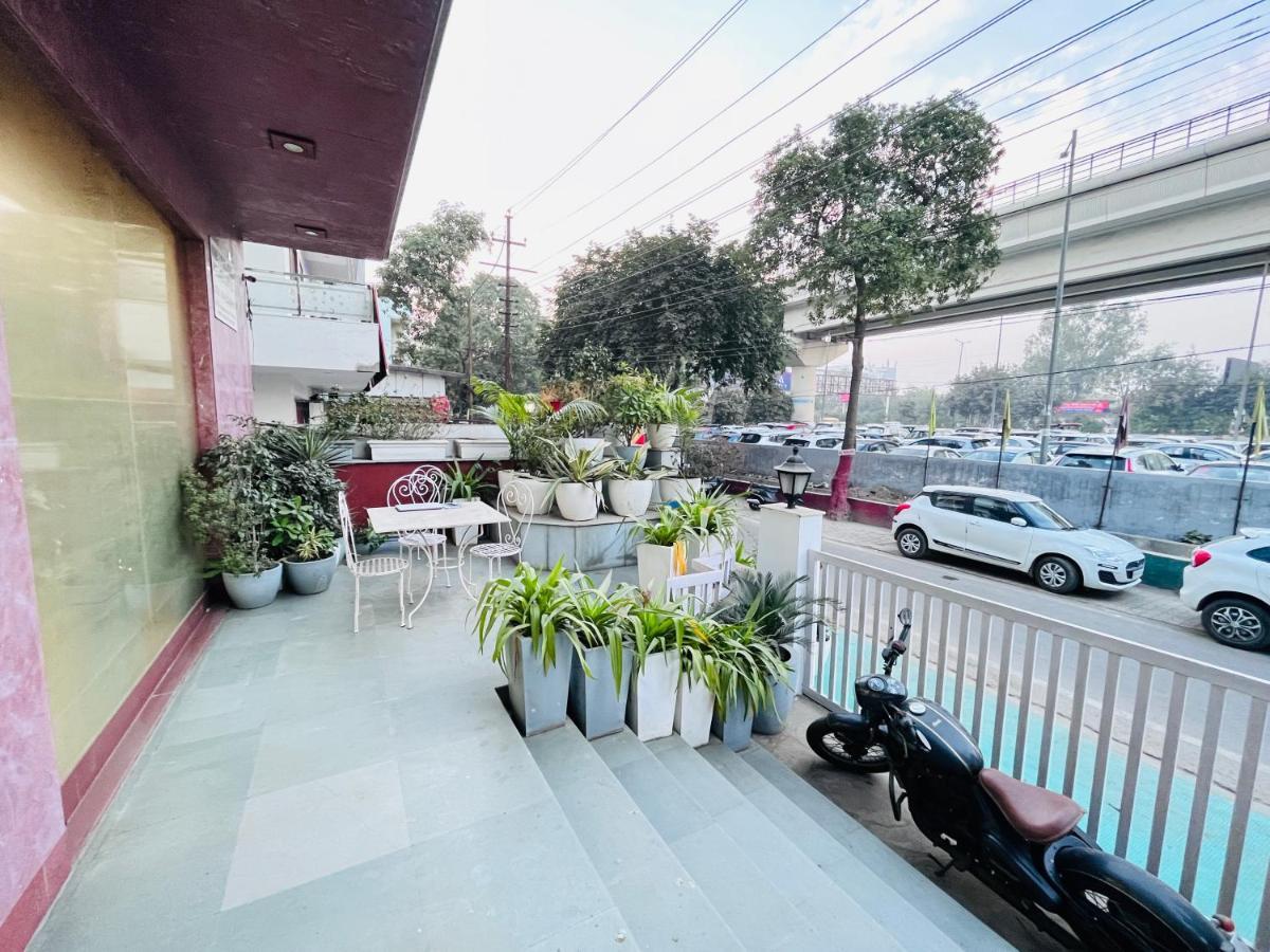 Hotel At Residency Kaushambi Couple Friendly Ghaziabad Εξωτερικό φωτογραφία
