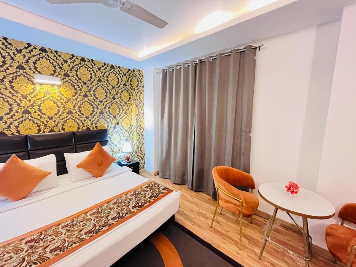 Hotel At Residency Kaushambi Couple Friendly Ghaziabad Εξωτερικό φωτογραφία