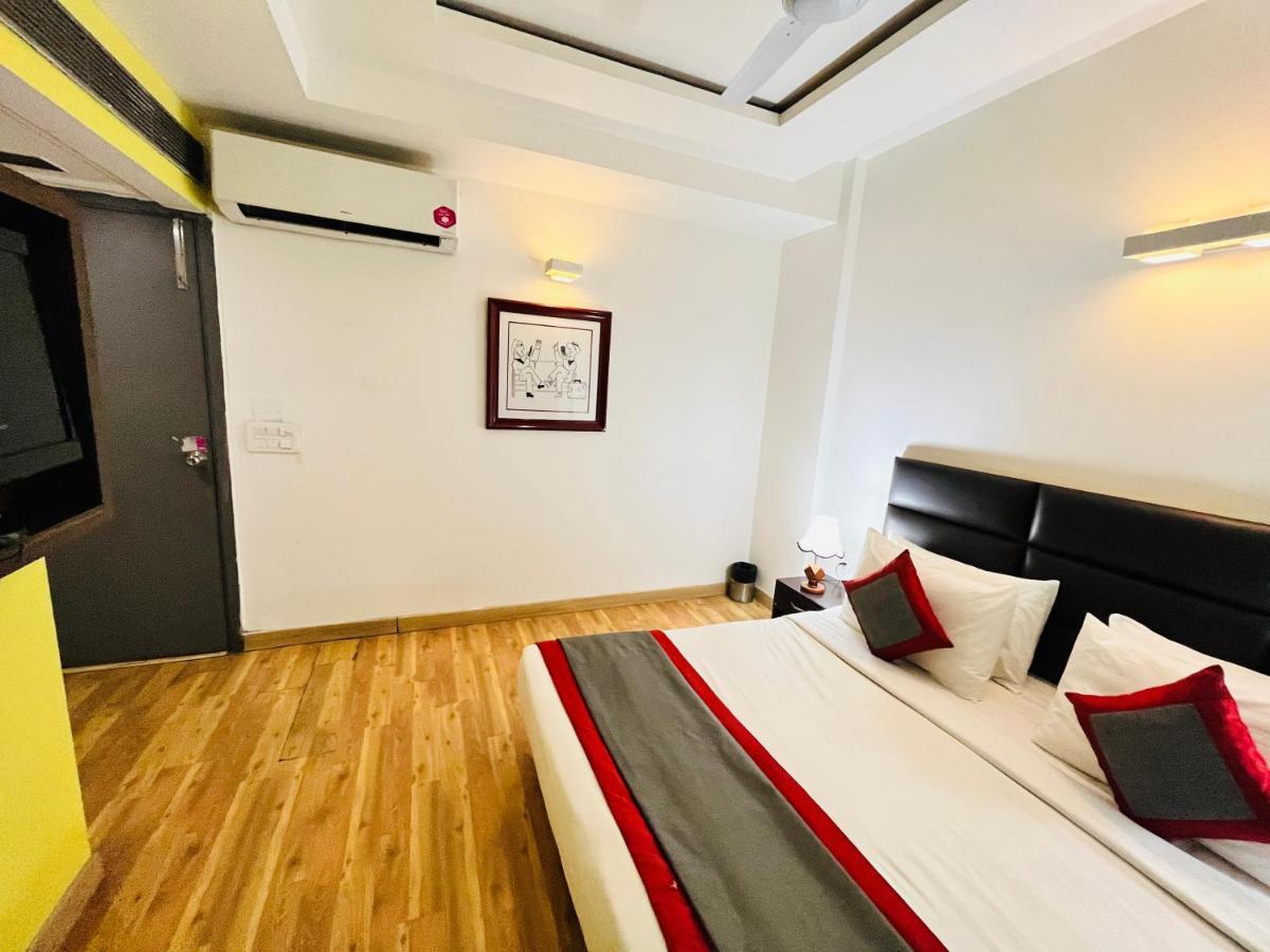 Hotel At Residency Kaushambi Couple Friendly Ghaziabad Εξωτερικό φωτογραφία